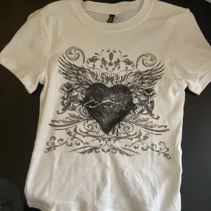 Vit baby tee  - Köpt från hm och har aldrig använt, tror de e slutsålda