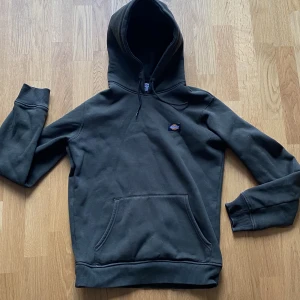 Dickies hoodie - Oakport Sweat - Använd ett fåtal gånger Pris kan diskuteras 