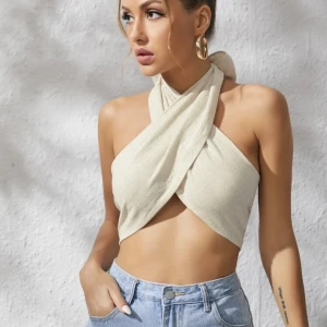 Sommartopp - Säljer denna toppen i linneliknande tyg❤️ aldrig använd 