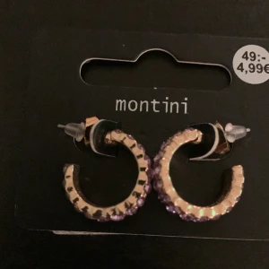 Lilla örhängen  - Lilla örhängen värda 49 kr säljer dom för 25 exklusivt frakt 