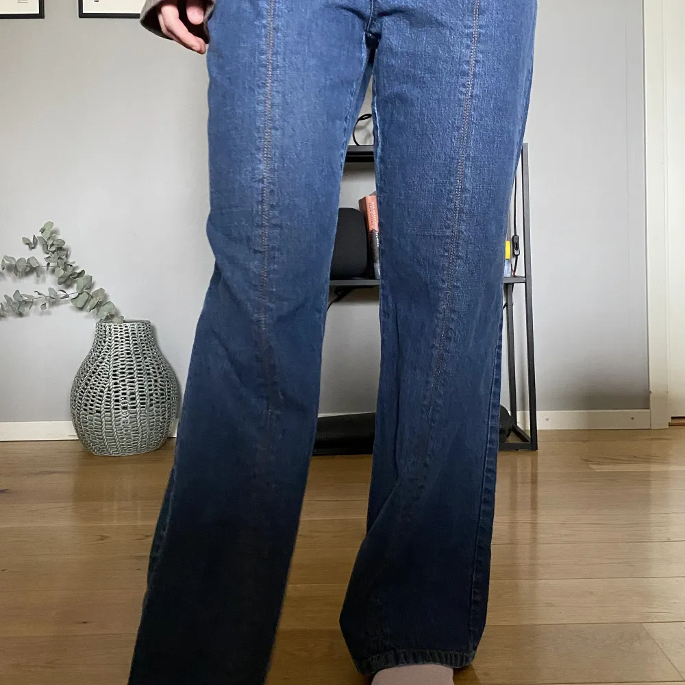 Jeans som jag köpt second hand men från DKNY. Storlek 12, är lite stora på mig som har 36 i jeans. . Jeans & Byxor.