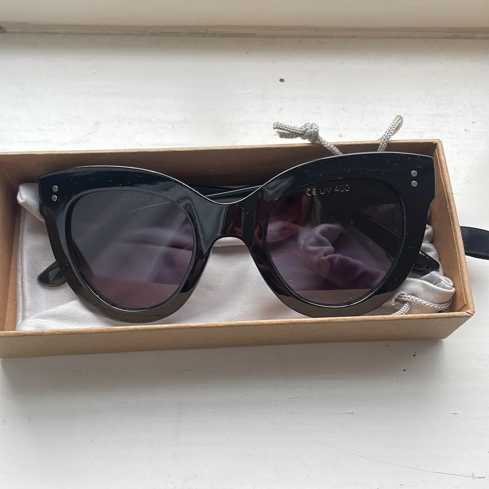 Säljer mina helt nya glasögon från Corlin Eyewear i den slutsålda modellen Havana då de inte passade mitt ansikte💕 Köpta för 999kr men säljer för 400kr vid snabb affär. 💕. Övrigt.