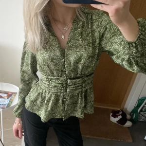 Blus - Så himla fin blus från ellos, aldrig använd❤️❤️