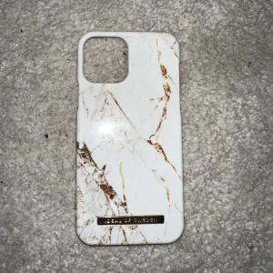 Mobilskal iPhone 12 - Mobilskal använts några enstaka gånger