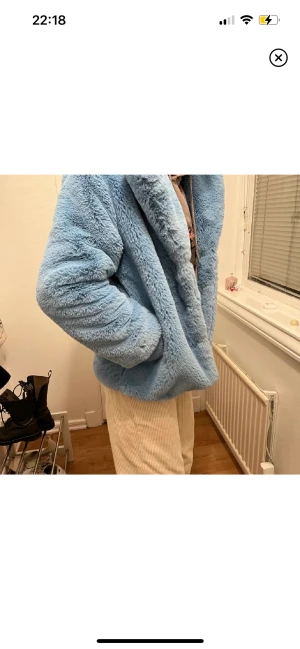 Blå jacka  - Säljer denna jackan från Gina tricot som är helt oanvänd, nypris 700kr 💙
