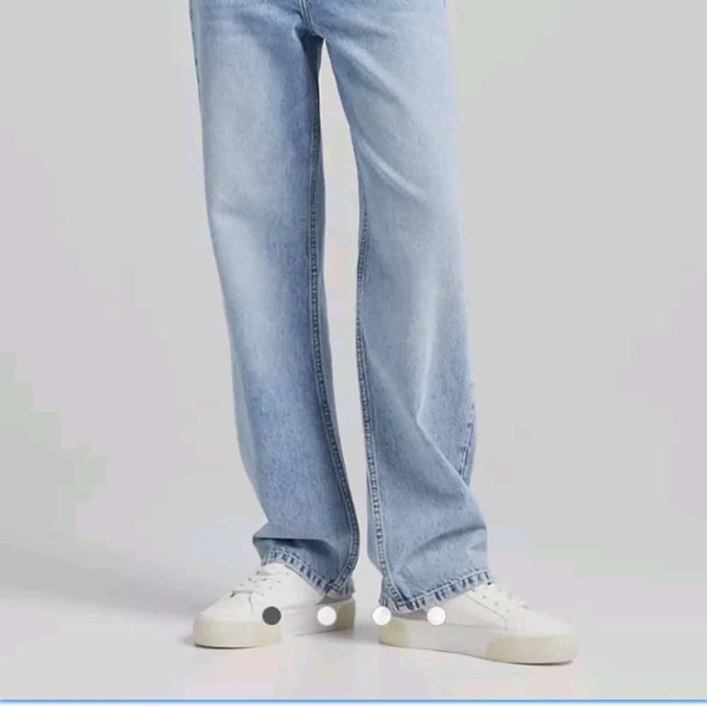 Oanvända jeans med prislappen kvar, slutsålda.  🥰. Jeans & Byxor.
