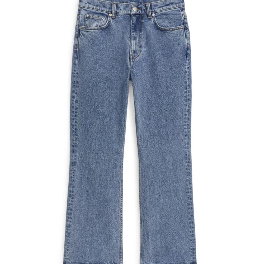 Säljer dessa jeans från arket som e kroppade. Så snygga. Knappt använda o fint skick. Jeans & Byxor.