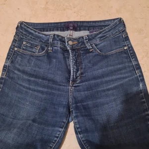Jeans - Vanliga jeans som är för stora för mig kunde ha de som baggy men inte längre.