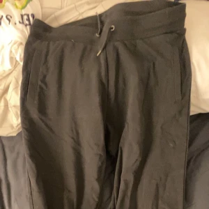 Svarta mjukis  - Svara ”mjukis” byxor som jag inte använder längre. 