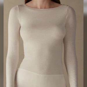 Intimissimi tröja  - Säljer denna sjukt fina intimissimi tröja då den inte kommer till användning. Köpte på zalando för 430kr säljer för 300kr + frakt. Sitter verkligen jätte fint!❤️