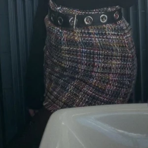 Kjol - Söt  kjol som tyvärr inte passar mig längre. Från HM. Storlek 34