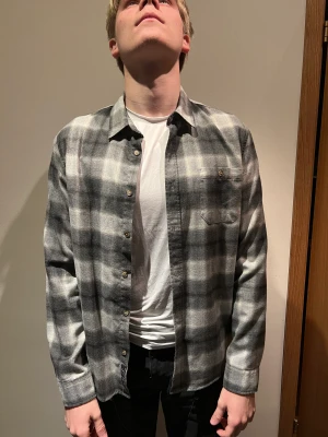 Overshirt - En randig overshirt. Köparen står för frakten💞