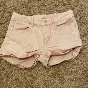 Rosa shorts  - Det är ett par rosa shorts 