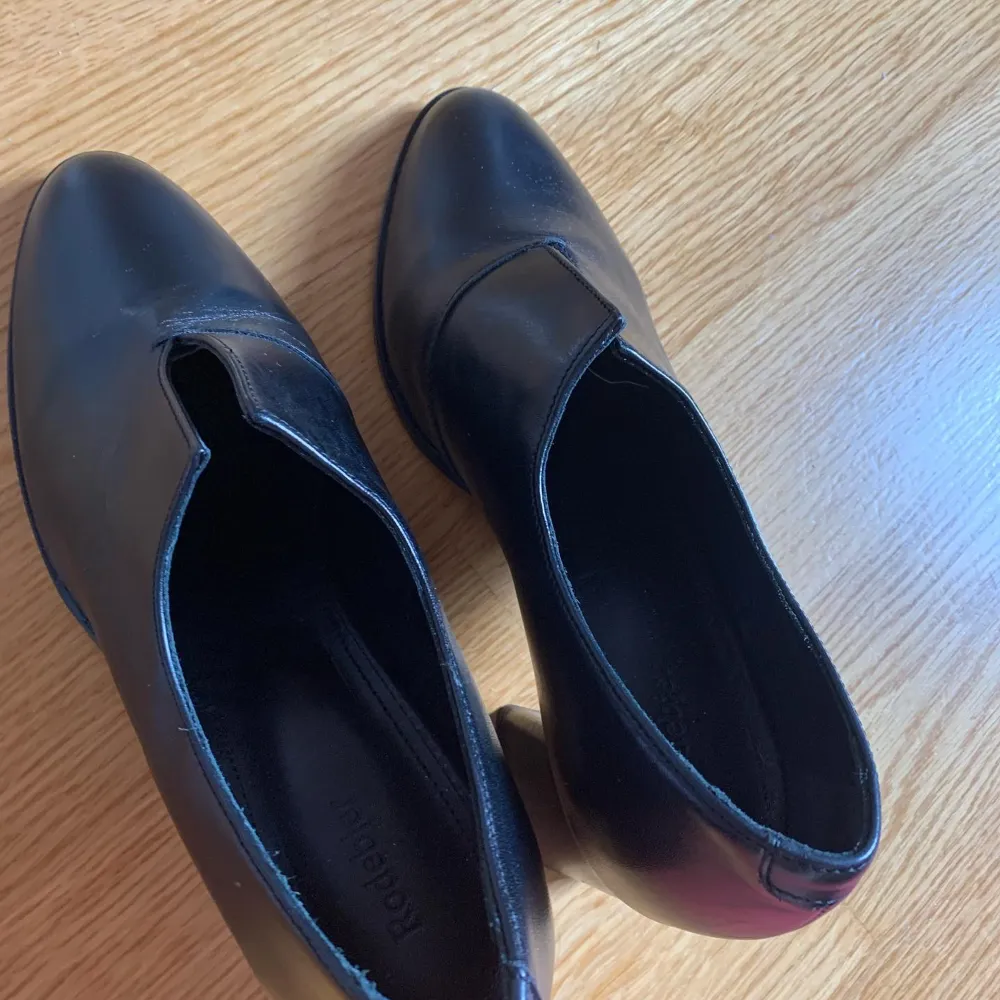 Work shoes from Rodebjer, black, a small heels.. Skor.