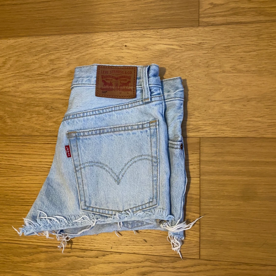 Levis shorts W24