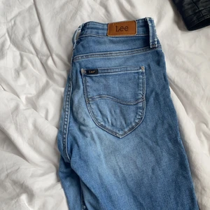 Lee jeans - Använt skick, storlek w25 L31, går att pruta