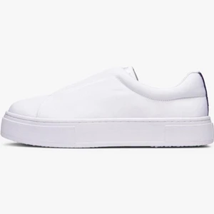 Eytys - Vita tyg eytys, använda men ok skick därav priset. Skriv privat för fler bilder💓