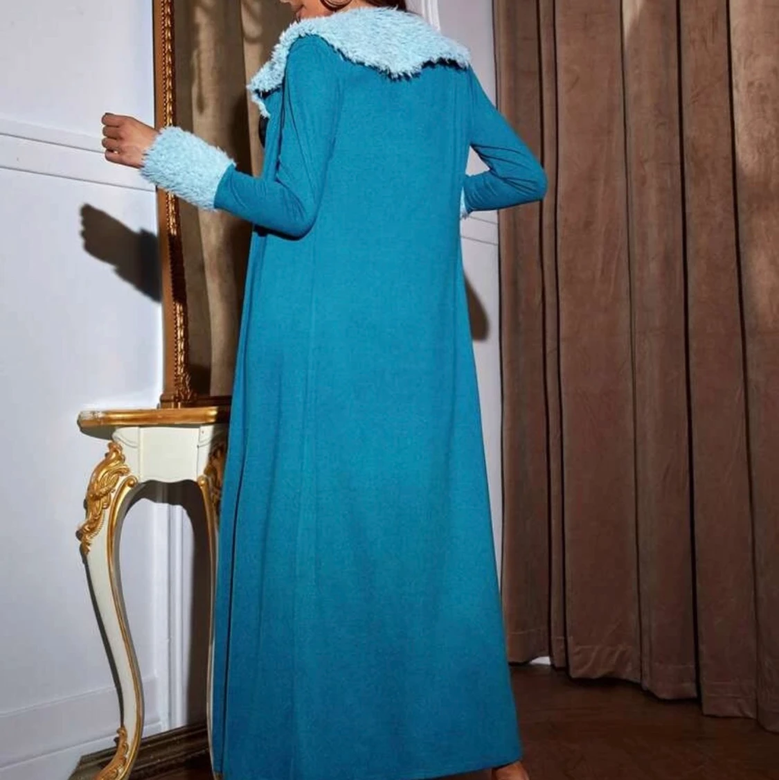 Blå lurvig kappa S - 91