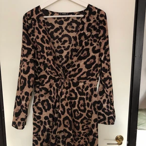 Leopard klänning  - Använd 1 gång! I mycket god skick! 