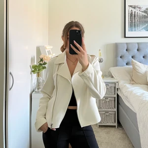 Blazer/Jacka - Fin blazer/jacka från Bik Bok. Aldrig använd.