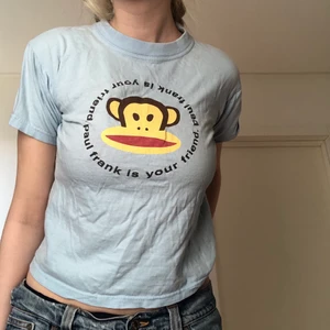 Paul frank tshirt magtröja  - Den är lös så antar att det är en barntröja. Hitta den på second hand så har inte fått använding för den