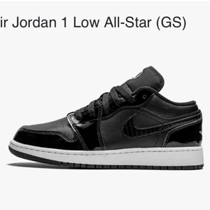 Air Jordan 1 Low All-Star (GS)  - Jordan 1 low i mycket fint skick. Storlek 43. Vid snabb och smidig affär kan priset diskuteras 🤩
