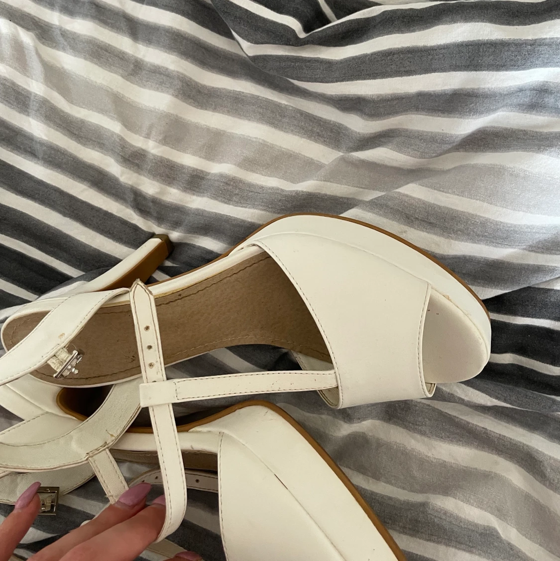 Vita klackskor  - 91