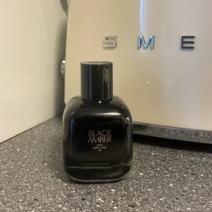 Zara parfym  - Parfym från zara, aldrig använd bara testat en gång men luktar supergott💕