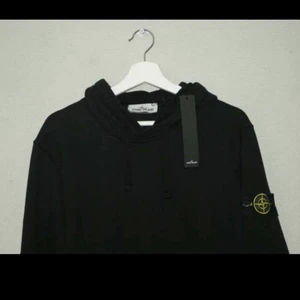 Stone island hoodie  - Stone island hoodie svart storlek L, Går även med på byten intresserad av stone island crewneck