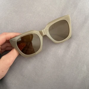 Solglasögon  - Jättefina solglasögon som är helt nya.❤️