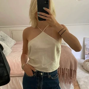 Linne - !Lånade Bilder!                                                                         Ett satinlinne som är köpt är på plick och är superfint, dock är det för stort för mig tyvärr, men det är perfekt nu till sommaren💜