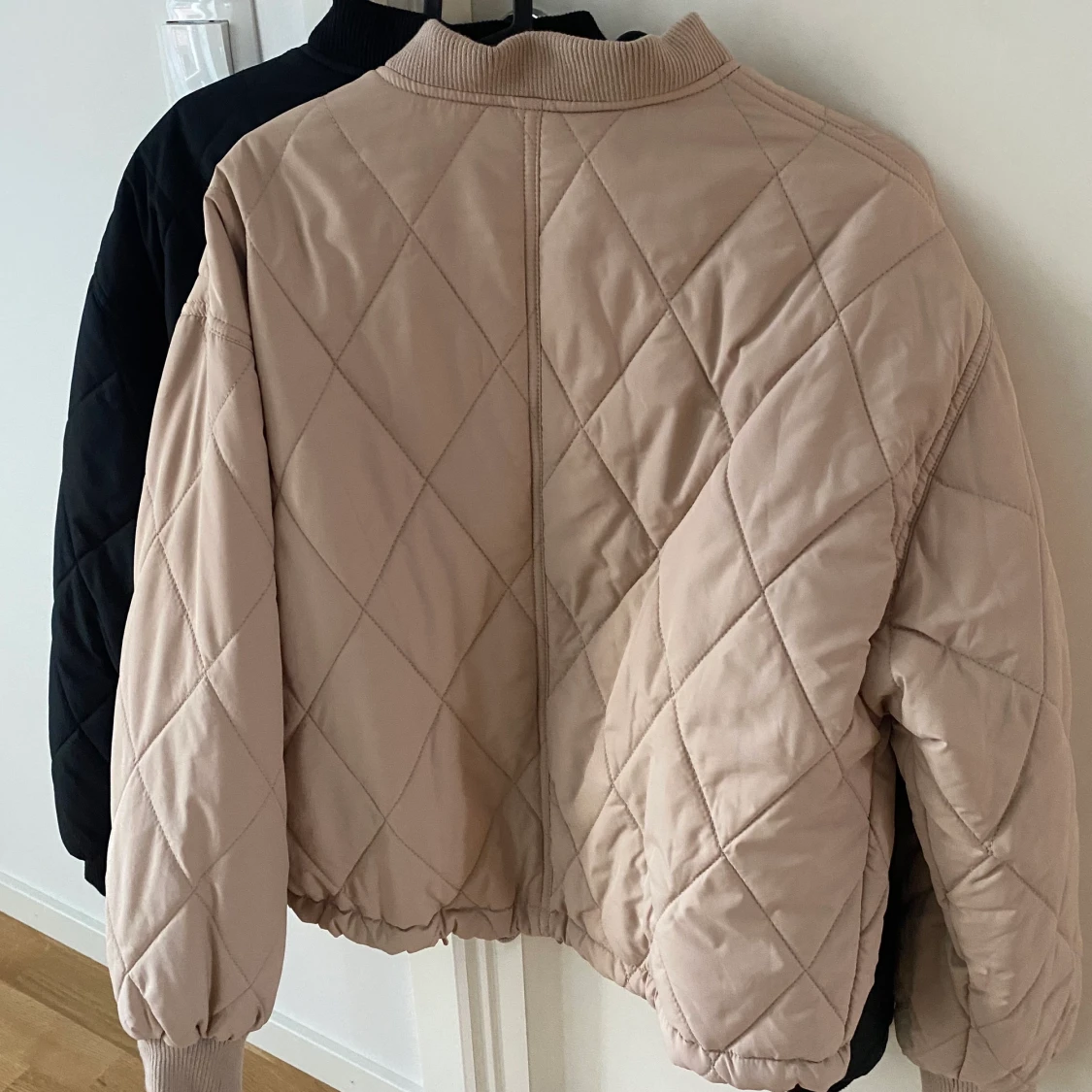 QUILTAD BOMBERJACKA STL S - 90