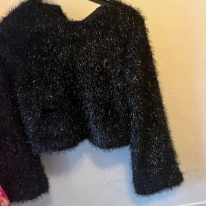 Festtopp - Svart glittrig topp! Aldrig använd 