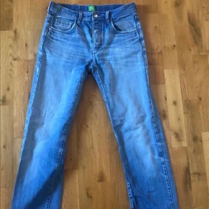 Hugo boss jeans  - Jeans från Hugo boss! Nypris 2500kr köpta på Hugo boss i emporia! Säljs pga de inte passar längre. #jeans #hugoboss storlek 31/34 #jeans kan mötas i Arlöv/Malmö/Lund och fraktas! Pris går att diskutera (herr jeans passar kvinnor med) 