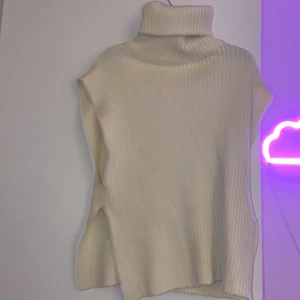 Gina väst - Vit stickad Gina väst aldrig använd bra Skick 