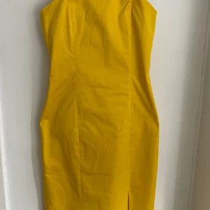 Tiger Of Sweden klänning - Använd endast 1 gång ett par timmar. Avtagbara band. Dragkedja bak. 