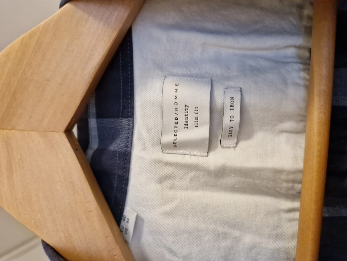 Rutig skjorta.  - 90