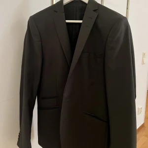 Kavaj Tiger of Sweden  - Storlek 46 Använd 1 gång Mörk grön