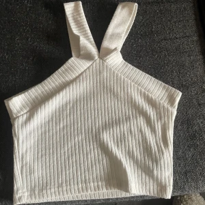 Topp - En jätte fin topp med söta band