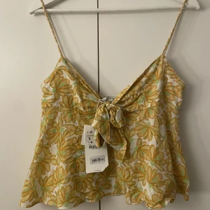 Topp Zara - En super fin topp som aldrig kommit till andvändning😩❤️