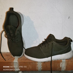 Sneakers 42. Ca 27 cm - Skick 6/10