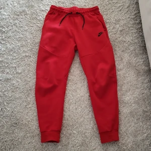 Nike tech  - Nike tech byxor i S 