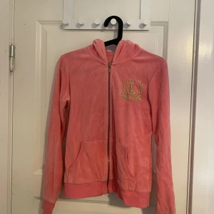 Tröja - Rosa tröja i bra skick, har använts fåtal gånger