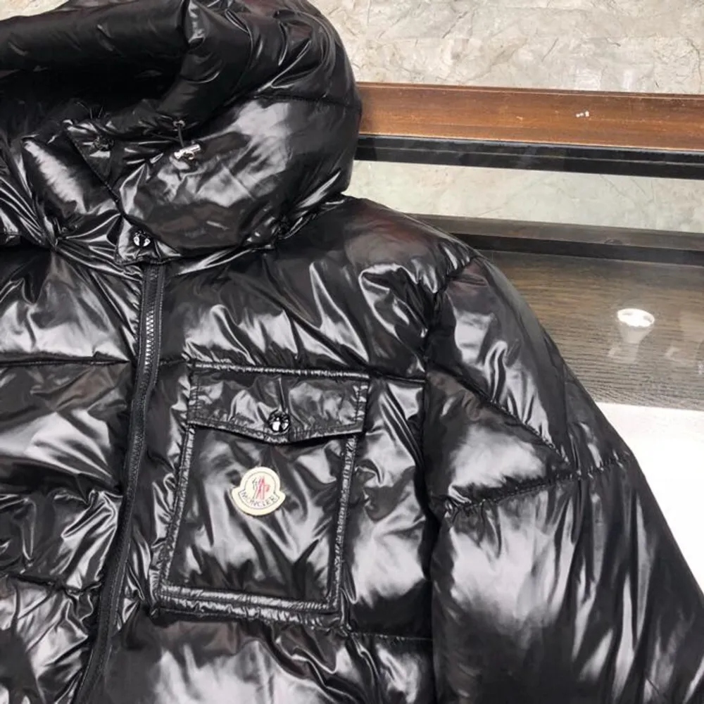 Moncler Montbeliard, fint skick men är från 2020, därav det låga priset. Jag står för frakten vid köp. Kom dm för frågor. Takit.