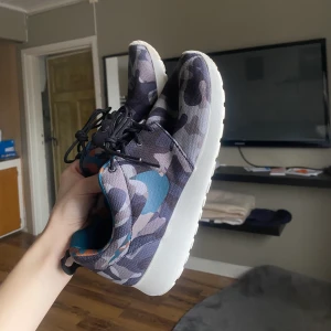 Nikeskor - Storlek 39 använda en gång