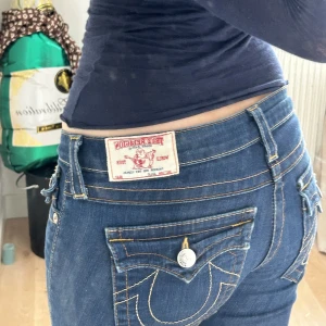 True religion jeans - Lågmidjade true religion jeans som är ganska raka ( lite lösare än skinny)