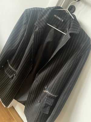 Kavaj från Missguided strlk 36 - Ny kavaj från missguided, använd endast 1 gång. 