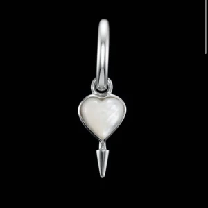 Maria Nilsdotter örhänge - Helt oanvänt Maria Nilsdotter örhänge som jag köpte förra månaden. Kvitto, box, papper medföljer. Säljer endast ett!!!!  Skriv privat för fler bilder❤️❤️