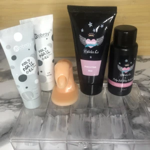 Polygel nails  - Helt nytt polygel kitt som inte kommer till användning. Pensel följer självklart med. ( glömde fota ) Man får även med två extra polygels i vitt och clear. Då den vita är använd så följer den med gratis🫶🏽 