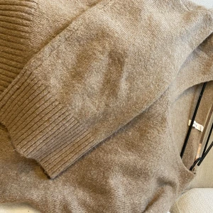 Stickad tröja Xs - KayDay  - Stickad tröja - 150kr  Strl Xs - oversize i modellen 